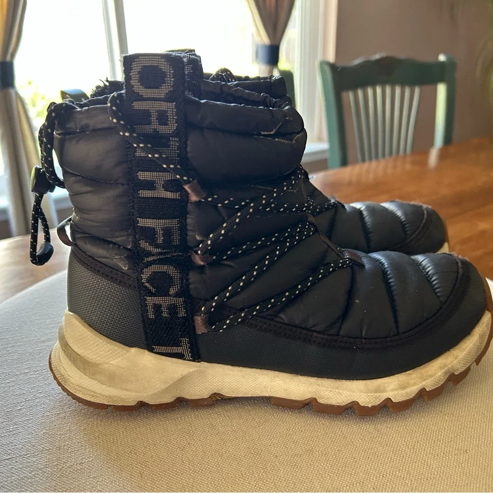 The North Face Women's ThermoBall Lace Up Black Quilted Puffer Winter Boots Sz 7
